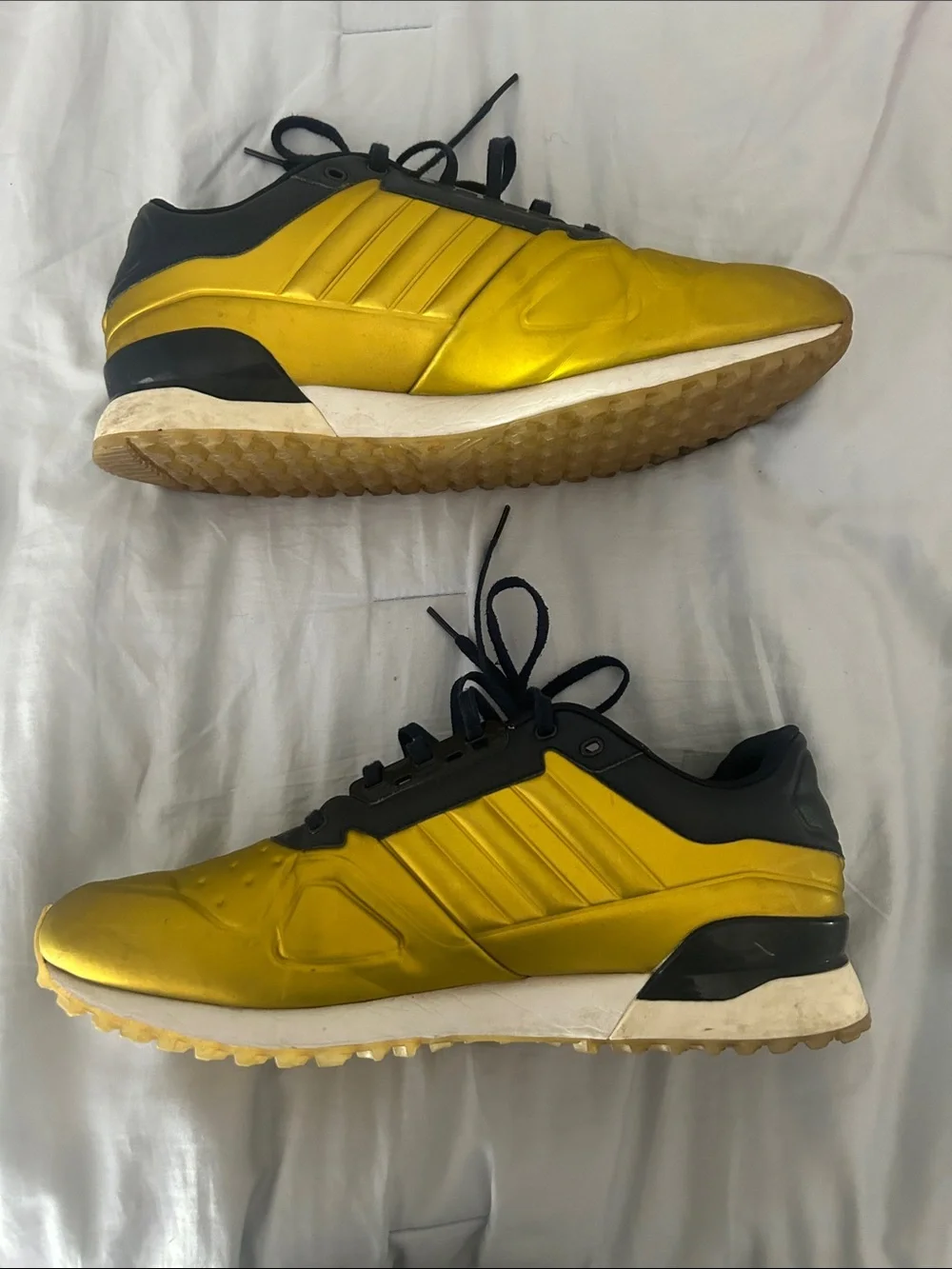 Notre Dame Adidas Men's Yellow and Black Athletic Sneakers